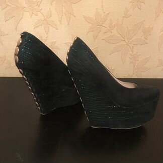 Туфли на танкетке