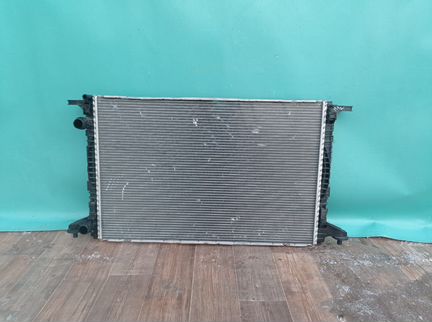 Радиатор охлаждения Audi A5 A6 Q7 8W0121251AK