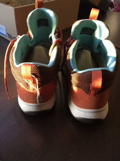 Новые кроссовки Teva 37