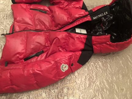 Пуховик Moncler