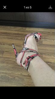 Босоножки новые corsocomo р 38,кожа