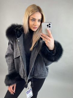 Джинсовая теплая курточка с мехом цвета