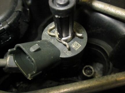 Топливная форсунка для Пежо партнер 1.6 HDi 9HW