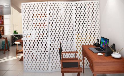 Перегородка из реек с полкой