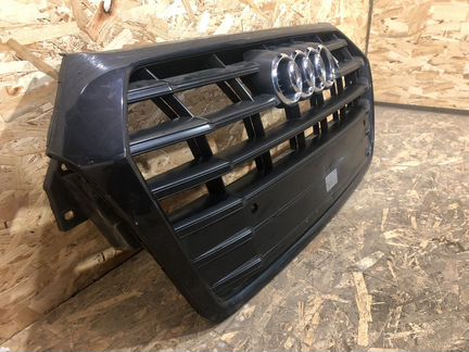 Решетка радиатора Audi Q5 80A чёрная