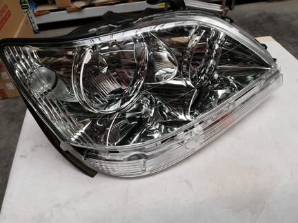Фара правая новая Lexus RX 300 81130-48080
