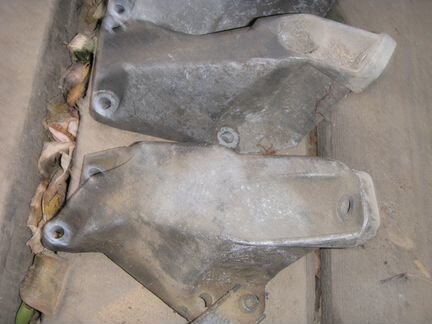 Кронштейны крепления 4цил мотора VW Passat b5