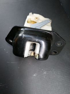 Замок крышки багажника Nissan Tiida