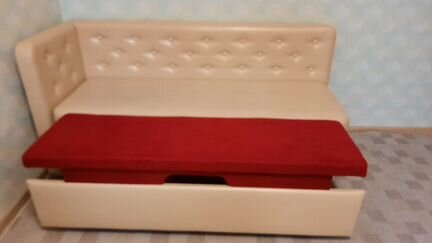 Диван бежевый