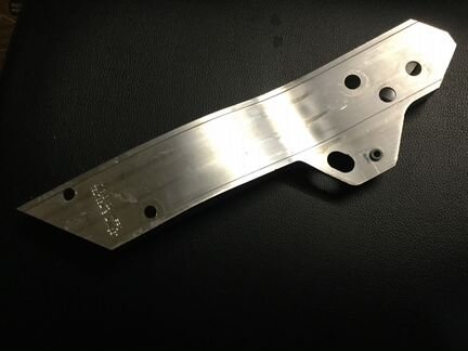 A2536210500 кронштейн пер. панели Мерседес 213 253