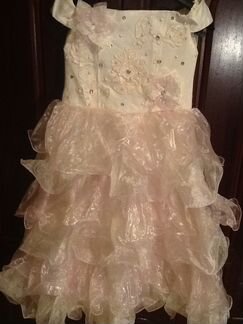 Платье праздничное.Новое