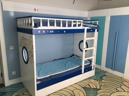 Кровать двухьярусная в морском стиле