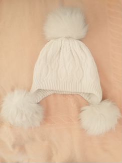 Шапка с 3 помпонами зима