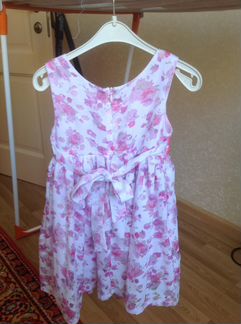 Продаются платья в ассортименте состояние новых