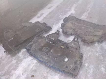 Пластиковый пыльник защита субару
