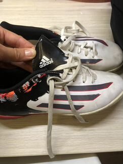 Детские футбольные бутсы