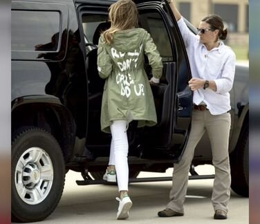 Куртка как у Меланьи Трамп