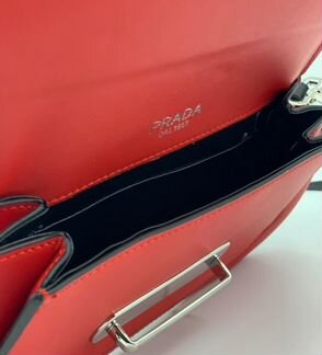 Новая женская сумка через плечо из кожи Prada