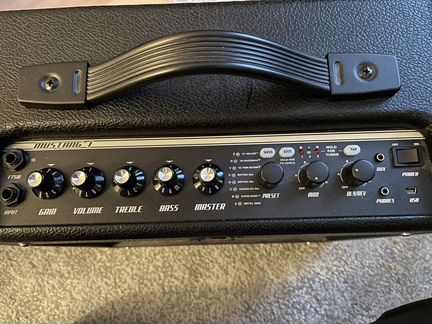 Комбоусилитель Fender Mustang v2