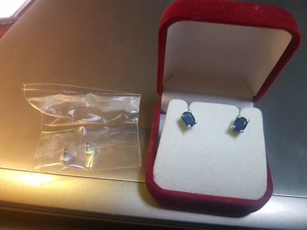 Серьги пусеты с сапфиром в серебре