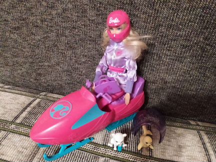 Кукла барби на снегоходе