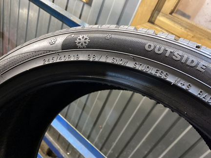 Пара 245/40R19 Kumho I Zen kW27 asimmetric