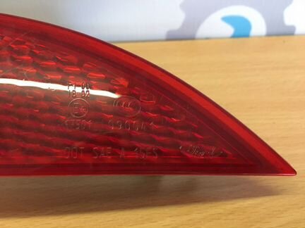 Отражатель в бампер задний правый Ford Focus CB8